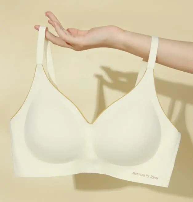Anti-yellowing molded bra cup fabric test result: Air-Sculpt 34 vs Standard Nylon